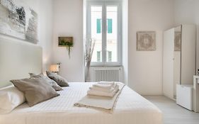 White Ostilia Guesthouse